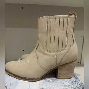 Western style ankle boots size 5/6